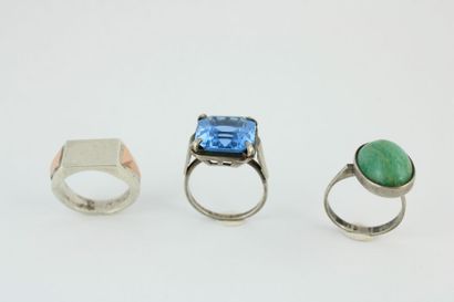 Lot comprenant:
- Bague en argent (800/1000)...
