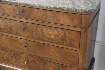 Chest of drawers in flamed mahogany veneer,...