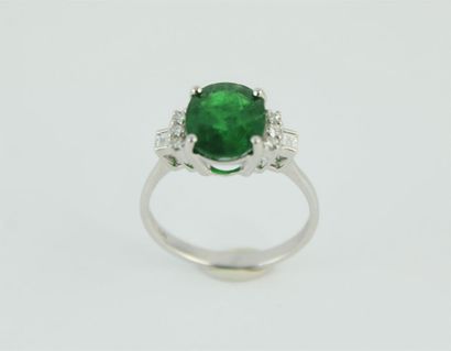 Bague en or gris 18K (750/1000) de style...