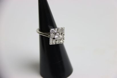 Bague en or blanc constitué de 6 diamants...