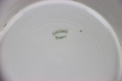 Meeting of earthenware dishes composed of...