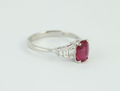 Bague en or gris 18K (750/1000) style art...