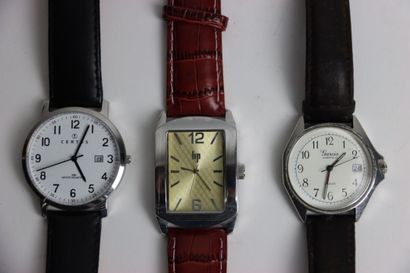 Réunion de trois montres bracelet constituée...