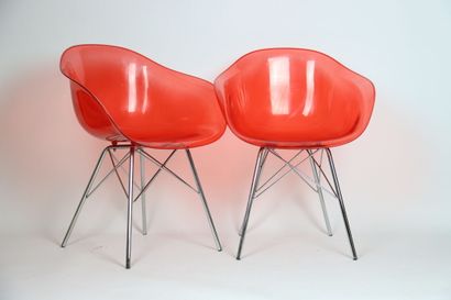 Paire de fauteuils coque de salon rouge orangé...