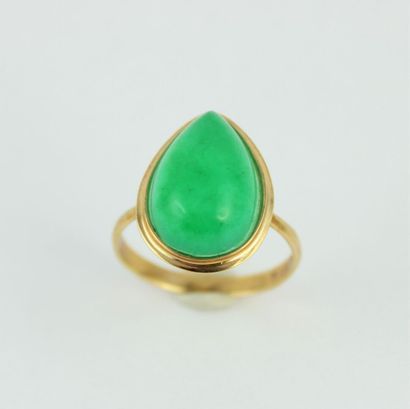 Ring in 18K (750/1000) yellow gold with a...