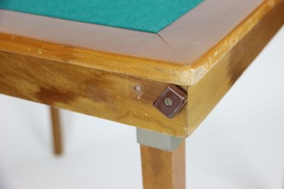 Table à jeux en acajou, plateau de feutrine...