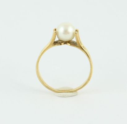 Yellow gold ring 18K (750/100) centered with...