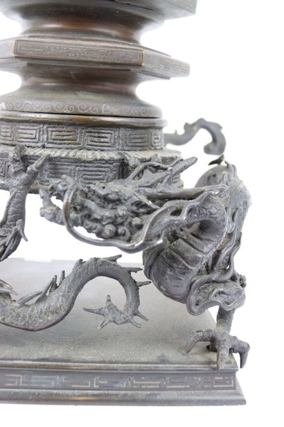 JAPAN. Bronze brazier decorated with dragons...
