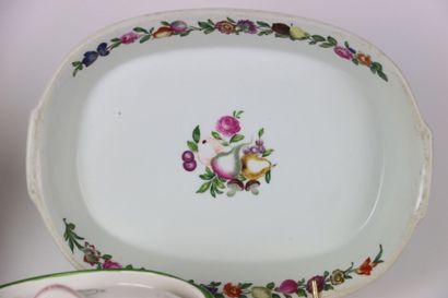Meeting of earthenware dishes composed of...