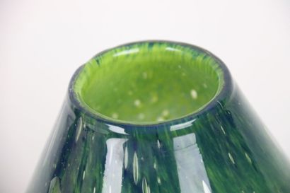 Vase moderne en verre soufflé à décor couleur...