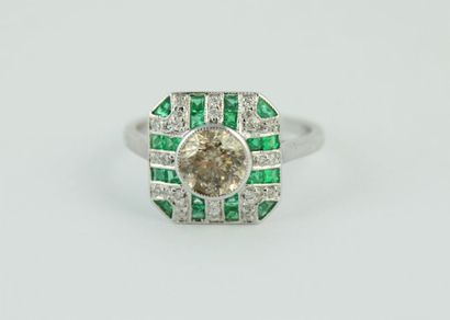 Bague en or gris 18K (750/1000) de style...