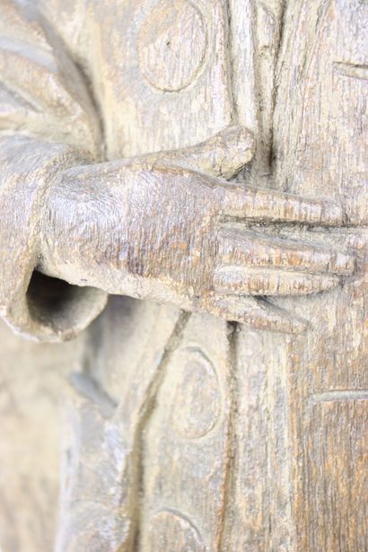 Saint personnage en bois sculpté, dos ébauché....