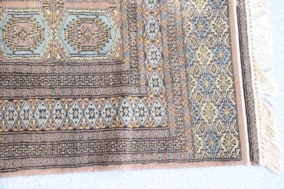 TAPIS. Moultane. Pakistan. Vers 1975. Velours...
