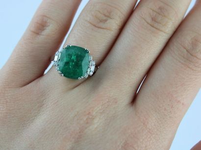 Bague en or gris 18K (750/100) de style art...