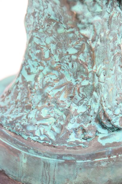 Tête stylisée, sculpture en bronze à patine...