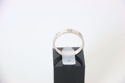 CARTIER, anneau love en or blanc. TDD : 56....