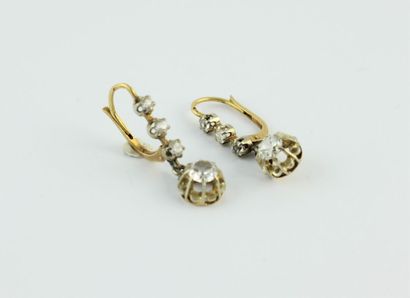 Pair of earrings in 18K gold (750/1000) decorated...