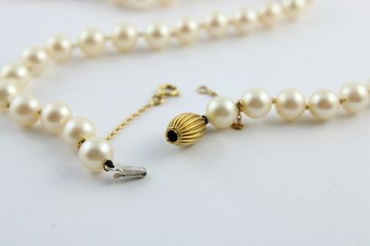 Collier de perles de culture, le fermoir...