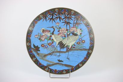 JAPAN, Dish in cloisonné enamels decorated...
