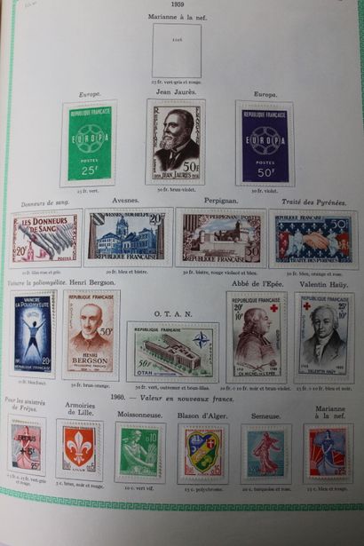 Réunion sept albums de timbres de postes...