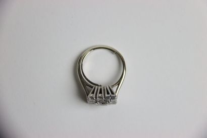Bague en or blanc constitué de 6 diamants...