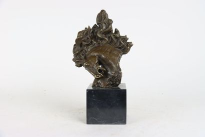 Tête de cheval en furie, sculpture en bronze,...