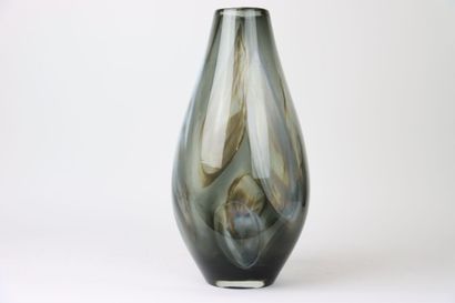 Vase en verre soufflé aux couleurs tourmentées...