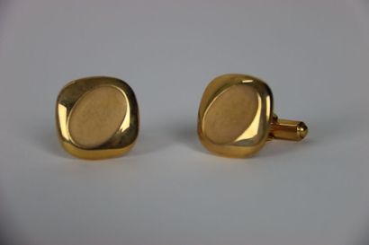 Pair of gold plated cufflinks in its case....