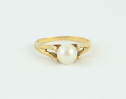 Yellow gold ring 18K (750/100) centered with...