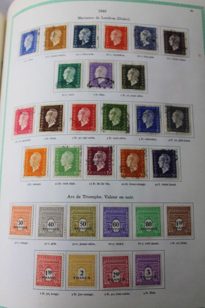 Réunion sept albums de timbres de postes...