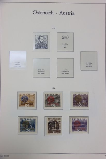 TIMBRES. Collection d'Autriche en album Leuchtturm....
