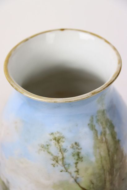 LEGRAND, Paire de vases à décor tournant...
