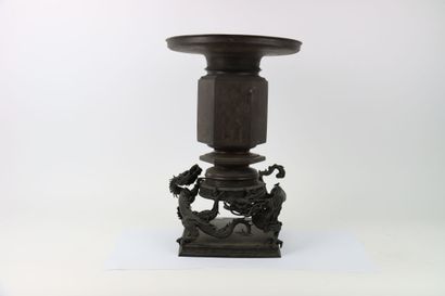JAPAN. Bronze brazier decorated with dragons...