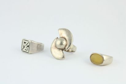 Lot comprenant:
- Bague en argent (900/1000)...