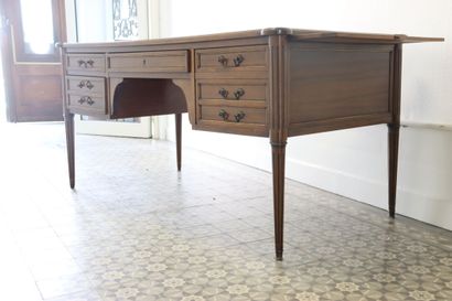 Flat desk in veneer with all faces, it opens...