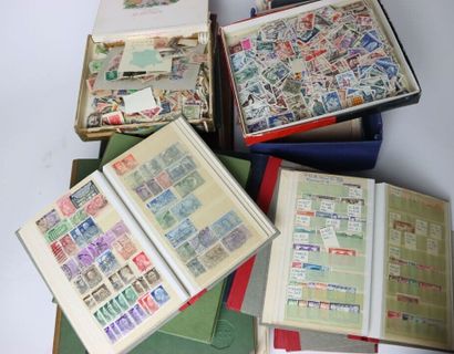 Réunion de timbres :
-album mobile 
-classeur...