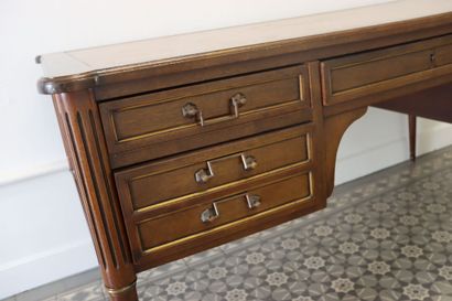 Flat desk in veneer with all faces, it opens...