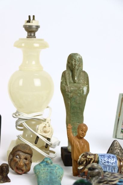 Lot including: a small scale, 2 coconut powder...