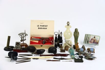 Lot including: a small scale, 2 coconut powder...