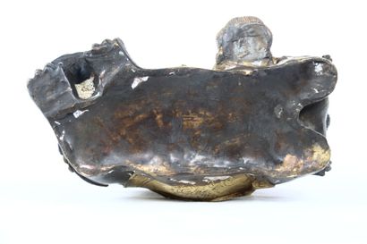 CHINE. Statuette en bronze patiné et doré...
