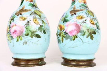 Paire de vases balustres à col largement...