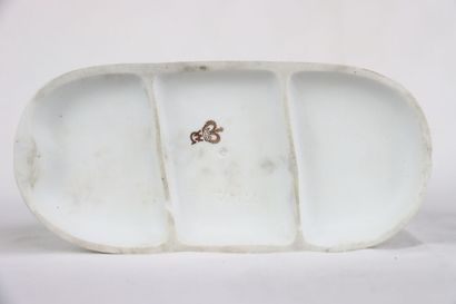 Les glaneuses. Groupe en biscuit de porcelaine...