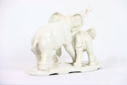 SAXE, Manufacture KARL ENS. Groupe en porcelaine...