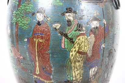 CHINE. XIX ème siècle. Vase en bronze à décor...