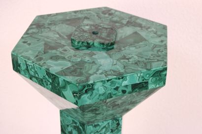 Sellette en placage de malachite. Fût à section...