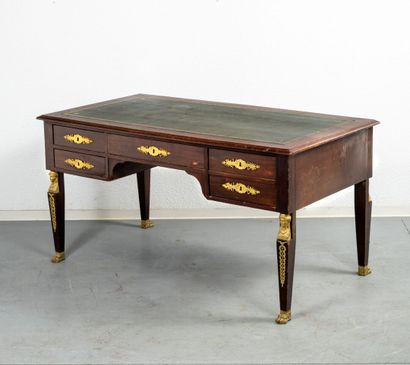 Bureau plat en placage d'acajou, plateau...