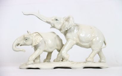 SAXE, Manufacture KARL ENS. Groupe en porcelaine...