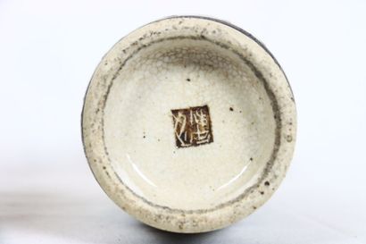 CHINE. CANTON. Paire de vases en porcelaine...