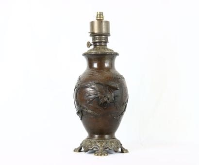 JAPON. Époque Meiji. Vase en bronze patiné...