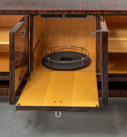 Buffet enfilade en placage de macassar, il...